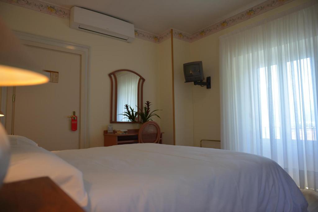 Villa Belvedere Como Lake Relais Argegno Rom bilde